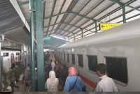 Pengguna Commuter Line di Wilayah 8 Surabaya