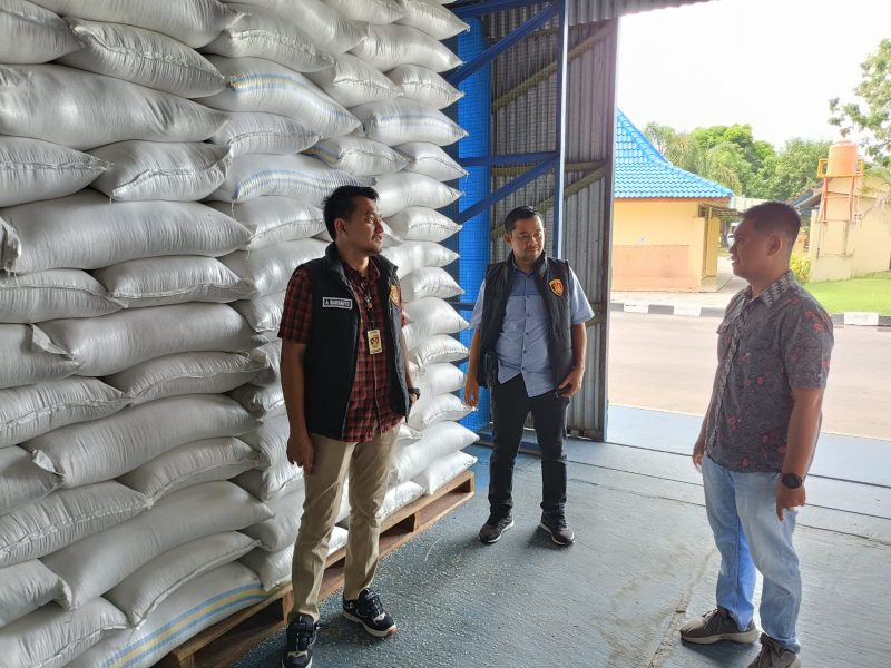 Satgas Pangan Polres Ngawi cek gudang Bulog