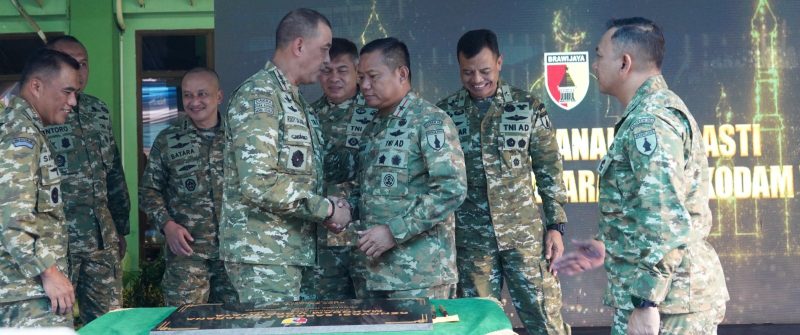 Danrem 084/Bhaskara Jaya Brigjen TNI Kohir saat hadiri groundbreaking Masjid At-Taqwa