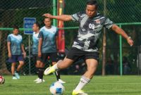 Danrem 084/Bhaskara Jaya Brigjen TNI Kohir saat pertandingan Mini Soccer