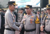 Wakapolresta Sidoarjo AKBP Mohammad Zainur Rofik lepas 1.140 anggota pengamanan Pilkades