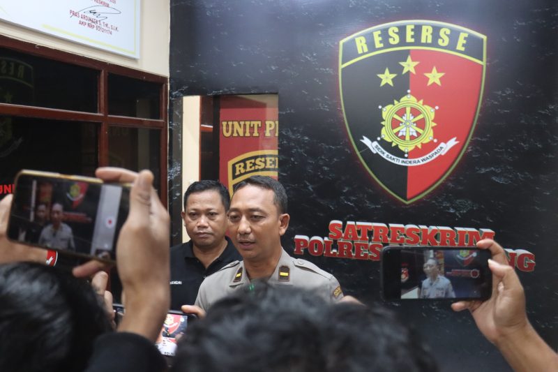 Kasi Humas Polres Lumajang Ipda Suprapto berikan keterangan