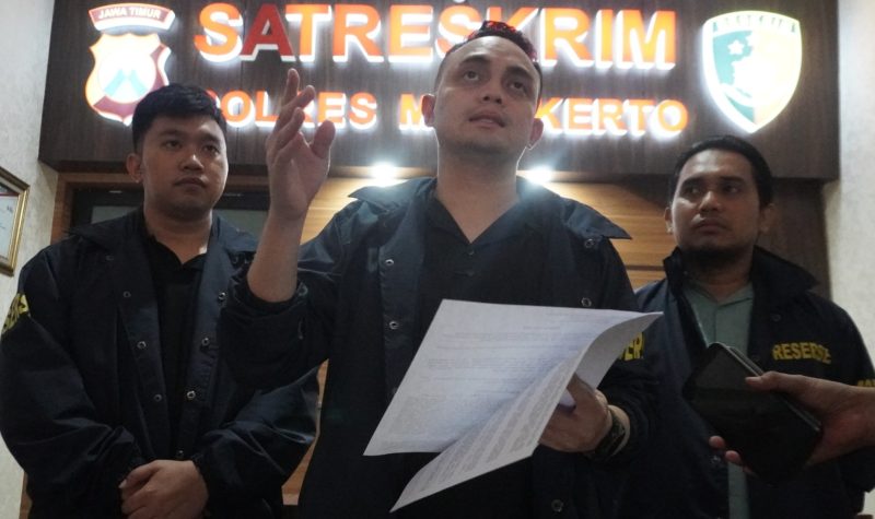 Kasatreskrim Polres Mojokerto AKP Aldhino Prima Wirdhan berikan keterangan