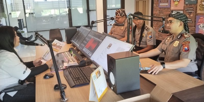 Polres Gresik sosialisasi lewat Suara Giri FM jelang Sura Agung