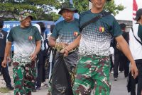 Korem 084 Bhaskara Jaya gotong royong bersama warga