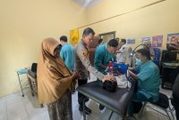 Kapolres Probolinggo Kota AKBP Rico Yumasri saat tinjau khitan gratis
