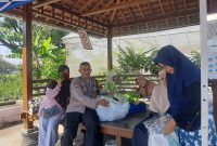 Bhabinkamtibmas Perak Barat Panen Hidroponik