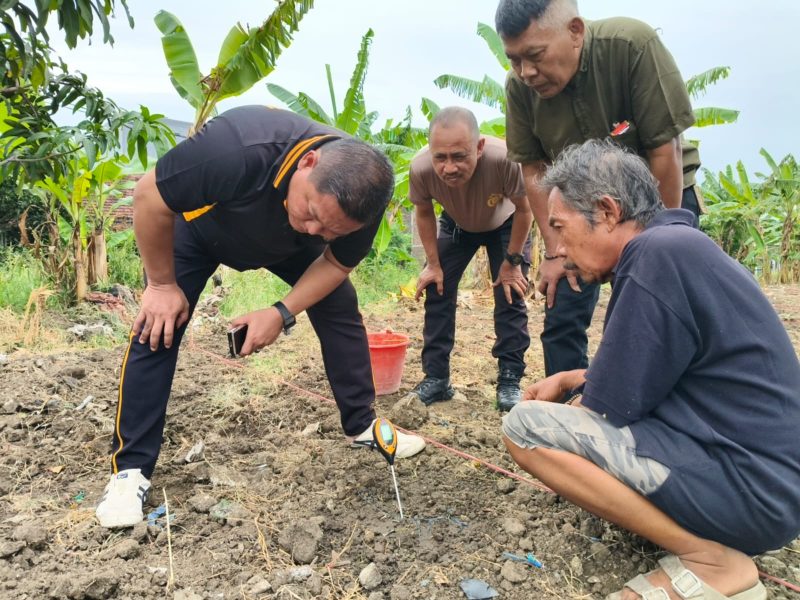 Polres Pelabuhan Tanjung Perak cek pH tanah Llhan jagung