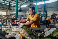 Polda Jatim gelar bakti sosial
