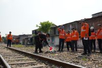 KAI Daop 8 cek jalur dan operasional KA antisipasi cuaca ekstrem