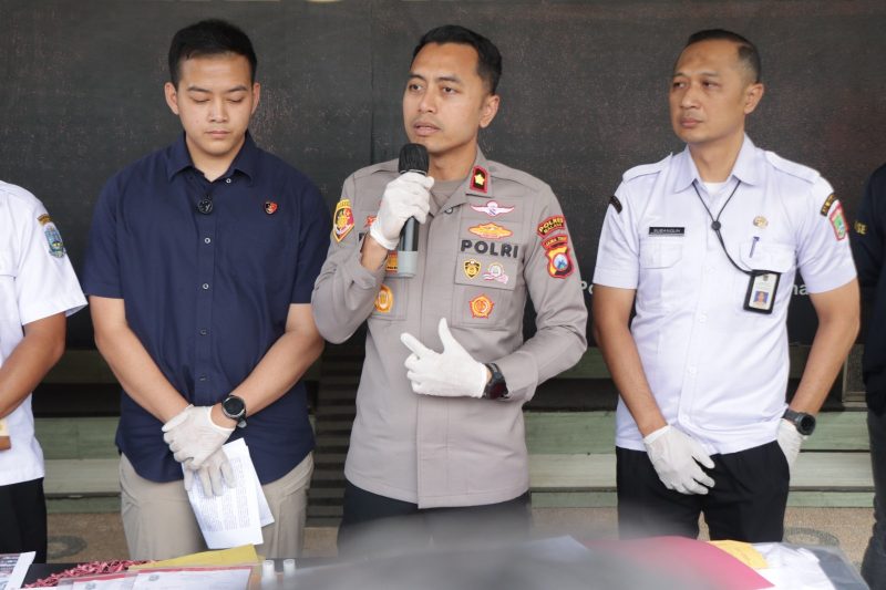 Wakapolres Malang Kompol Fahmi Amarullah berikan keterangan