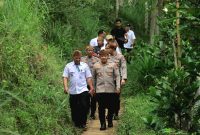 Kapolres Probolinggo AKBP Muhammad Wahyudin Latif saat giat sapa warga