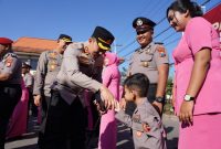 Kapolres Bojonegoro AKBP Afrian Satya Permadi berikan selamat