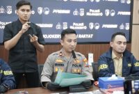 Wakapolres Mojokerto Kompol Grandika Indera Waspada didampingi Kasatreskrim Polres Mojokerto AKP Aldhino Prima Wirdhan