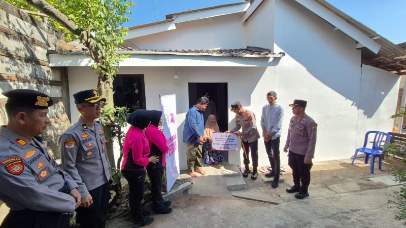 Kapolres Ngawi AKBP Prayoga Angga Widyatama resmikan bedah rumah