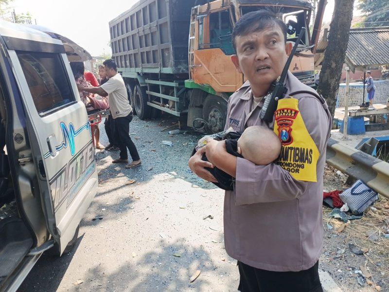 Bhabinkamtibmas Polsek Bagor Nganjuk Aipda Sutrisno selamatkan bayi