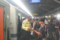 KAI Daop 8 Surabaya layani pelanggan di hari libur terakhir