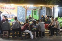 Kapolres Bondowoso Dr. Aryo Dwi Wibowo saat kunjungan di Pos Ronda