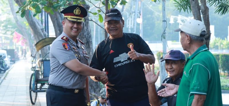 Kapolres Gresik AKBP Ramadhan Nasution tinjau kelancaran lalulintas hari pertama masuk sekolah