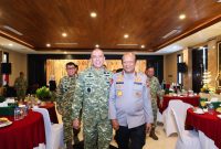 Kapolda Jatim Irjen Pol Drs Nanang Avianto bersama Pangdam V/Brawijaya Mayjen TNI Rudy Saladin