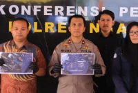 Wakapolres Ngawi Kompol Rizki Santoso tunjukkan barang bukti