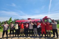 Polres Pelabuhan Tanjung Perak bersama Damkar siram lahan jagung