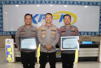 Kapolres Situbondo AKBP Bayu Anuwar Sidiqie terima penghargaan dari KPPN Bondowoso