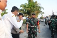 Danrem 084/Bhaskara Jaya Brigjen TNI Kohir tinjau Karya Bakti TNI AD