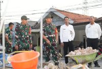Danrem 084/Bhaskara Jaya Brigjen TNI Kohir tinjau Karya Bakti TNI AD di Madura