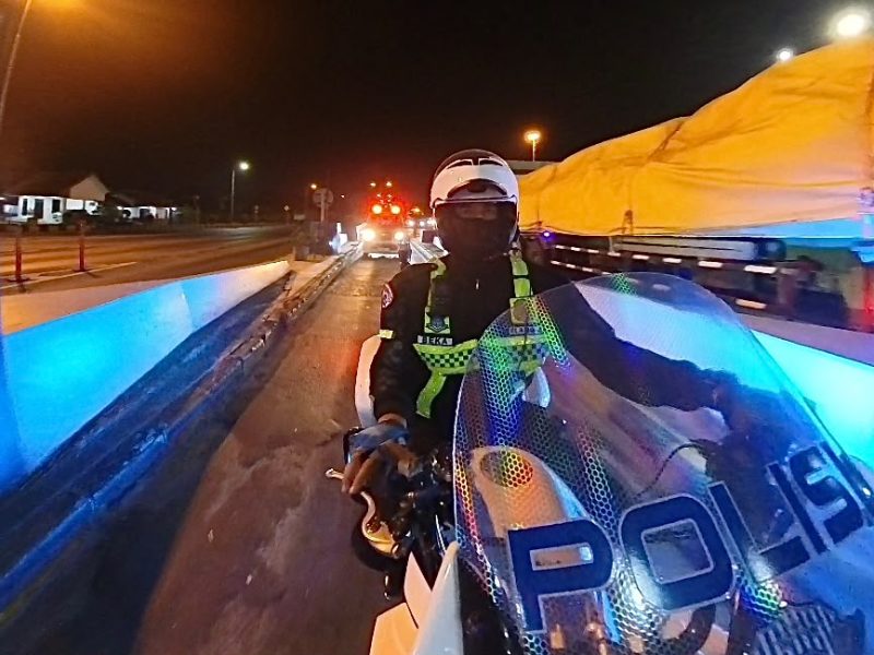 Satlantas Polres Gresik bantu pasien Bawean menuju RSUD Ibnu Sina