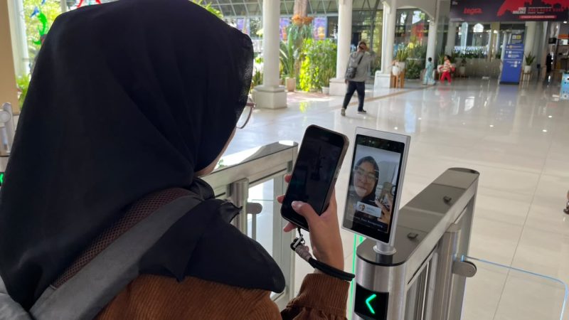 Penumpang Manfaatkan Face Recognition Boarding Gate
