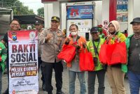 Kapolsek Kebomas Kompol Tatak Sutrisno bersama YALPK Group gelar Baksos