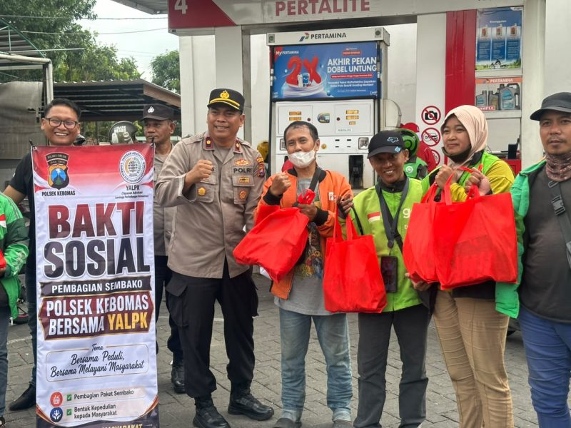 Kapolsek Kebomas Kompol Tatak Sutrisno bersama YALPK Group gelar Baksos