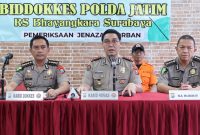 Kabid Humas Polda Jatim Kombespol Jules Abraham Abast berikan keterangan