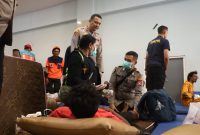 Kapolres Pelabuhan Tanjung Perak Surabaya AKBP Irwan Kurniawan pastikan penanganan kebakaran KM Mutiara Sentosa II maksimal
