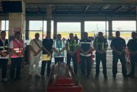 DVI Polda Jatim serahkan jenazah korban KM Mutiara Sentosa II ke keluarga