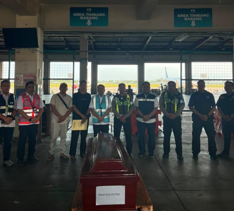 DVI Polda Jatim serahkan jenazah korban KM Mutiara Sentosa II ke keluarga