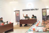 Waasrendam V/Brawijaya Letkol Inf Dwi Soerjono didampingi Kasiren Korem 084/Bhaskara Jaya Kolonel Cke (K) Tiurma Theresia Tobing