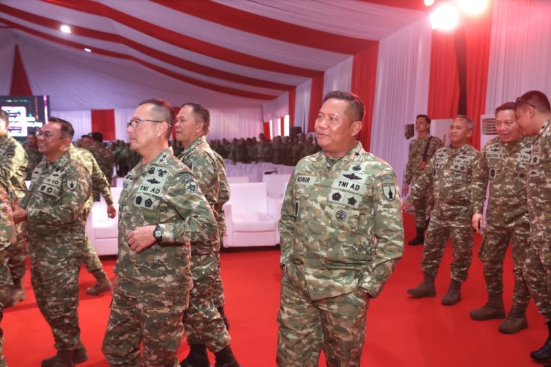 Danrem 084/Bhaskara Jaya Brigjen TNI Kohir saat acara Apel Dansat TNI AD