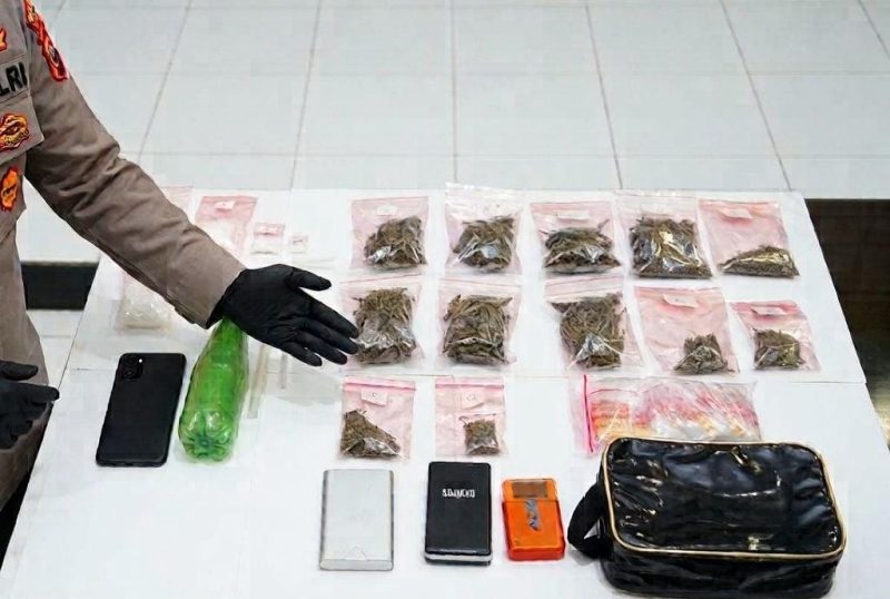 Satresnarkoba Polres Malang tangkap tersangka beserta barang bukti Sabu dan Ganja