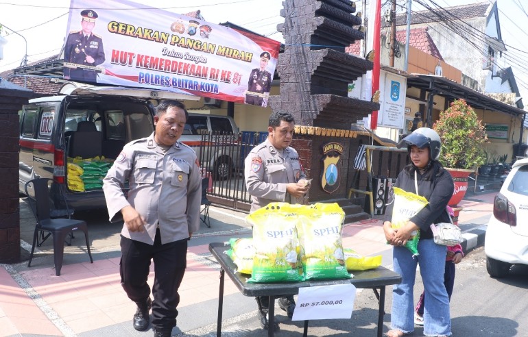 Polres Blitar Kota saat gelar pangan murah
