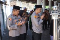 Kapolres Pelabuhan Tanjung Perak Surabaya AKBP Irwan Kurniawan ziarah dan silaturahmi ke Sunan Ampel