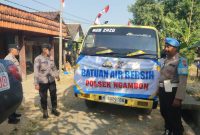 Polsek Ngambon distribusikan air bersih untuk warga