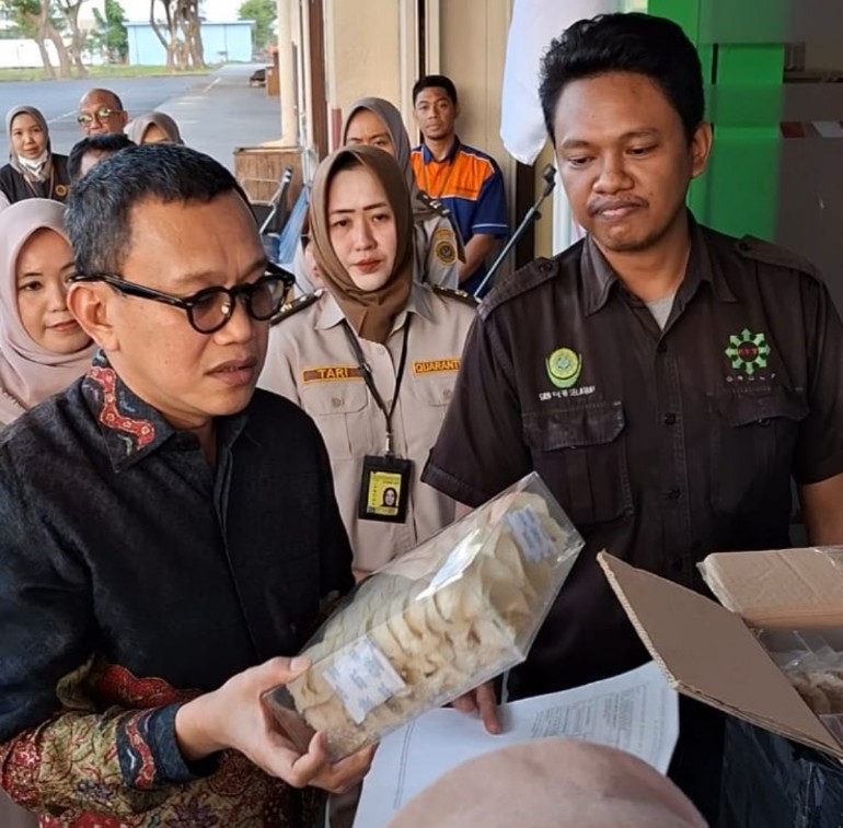 Kepala Barantin Abdul Kadir Karding cek layanan karantina di Bandara Juanda
