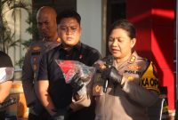 Kapolres Probolinggo AKBP Asmida Rizki Siregar berikan keterangan