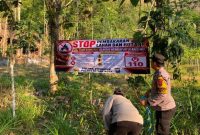 Polres Blitar Kota pasang banner Karhutla