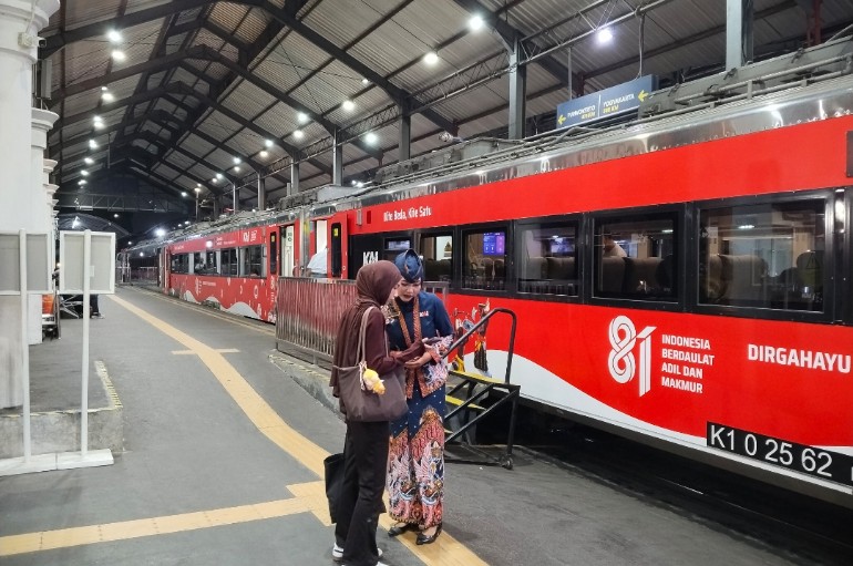KAI Daop 8 Surabaya hadirkan Livery dan Nuansa Kemerdekaan