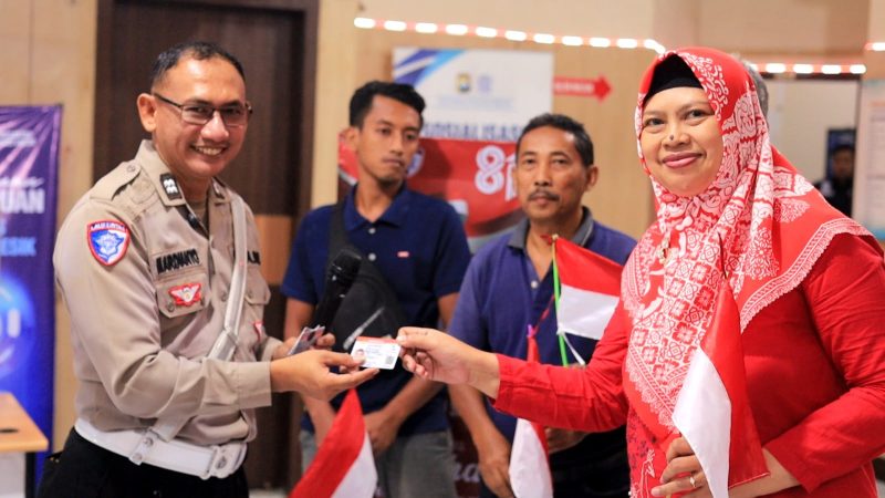 Satlantas Polres Gresik berikan SIM gratis di HUT RI ke-81