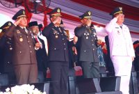 Kapolres Gresik AKBP Ramadhan Nasution saat ikuti upacara bendera