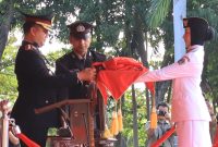 Kapolres Gresik AKBP Ramadhan Nasution pimpin upacara penurunan Bendera Merah Putih